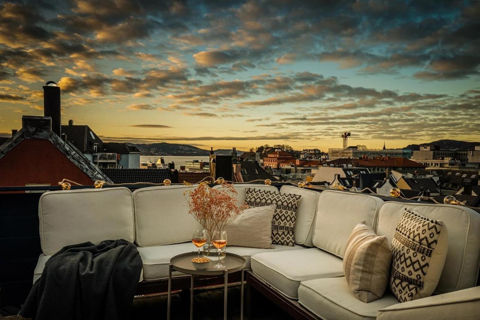 Penthouse In The Heart Of With Beautiful Private Rooftop Bergen